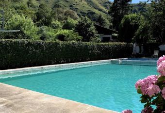 Eden Park Cordoba has Smoking rooms