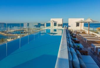 HM Alma Beach has Balcony rooms