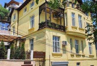 Guest House Gurkov has Balcony rooms