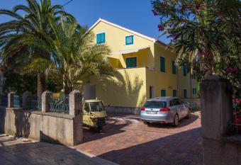 BigBlue house has Balcony rooms