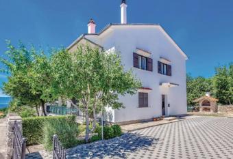 Apartman Ana has Balcony rooms