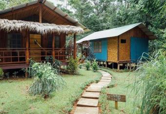 Hidden Paradise Lodge allows 18 year olds to book a room