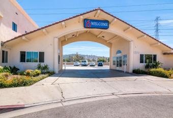Motel 6-South El Monte, Ca - Los Angeles has Smoking rooms