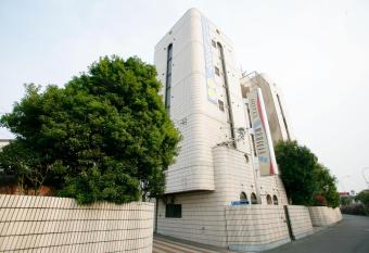 HOTEL MOBILIA (Adult Only) allows 18 year olds to book a room