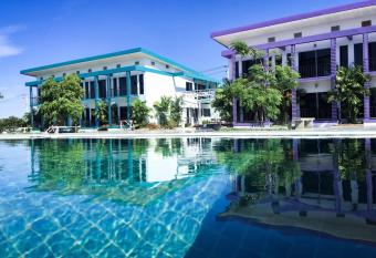 Menam Resort has Balcony rooms