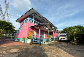 Phuttharaksa Resort allows 18 year olds to book a room