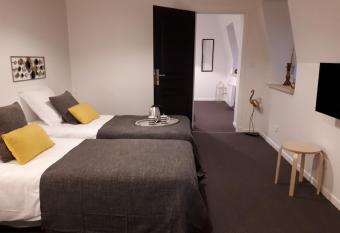 Suite familiale 2 chambres allows 18 year olds to book a room