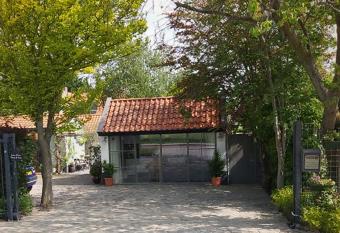 Bed & Bentwoud has Balcony rooms