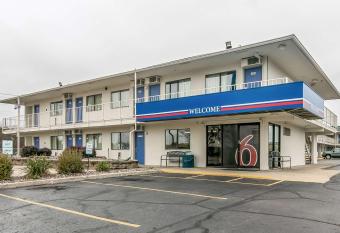 Motel 6 Janesville allows 18 year olds to book a room