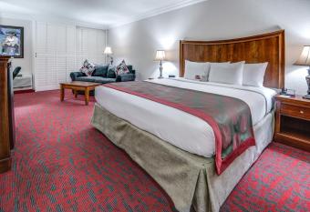 Ramada Metairie New Orleans Airport has Balcony rooms