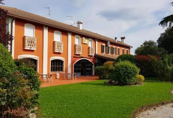 Casa del Sole has Balcony rooms
