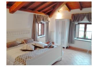 Il Palazzetto sulla Francigena allows 18 year olds to book a room
