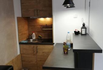 Cezar has Smoking rooms