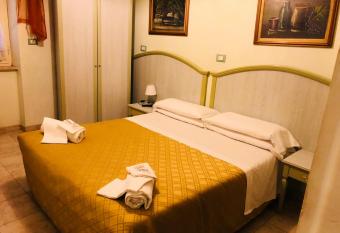 Hotel Casarola - Trigoria allows 18 year olds to book a room