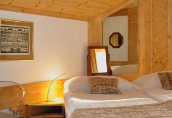 R  sidence le Sapin & Bains de la Gruy  re allows 18 year olds to book a room