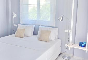 Alkyoni City Apartment has Balcony rooms