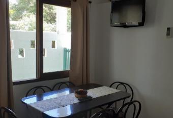 Flomar allows 18 year olds to book a room