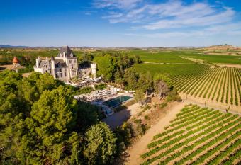 Ch  teau Les Carrasses has Balcony rooms