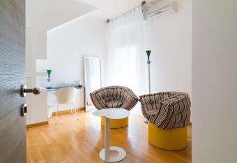 Hotel San Michele has rooms with a private hot tub