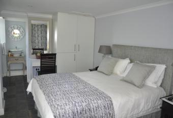 Bali on the Ridge Guesthouse has Balcony rooms