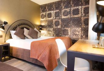 Hotel Espace Champerret allows 18 year olds to book a room