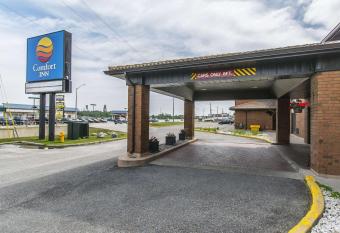 Comfort Inn Timmins allows 18 year olds to book a room