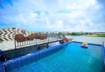 Rockmouse Centre River Villa Hoi An has Balcony rooms