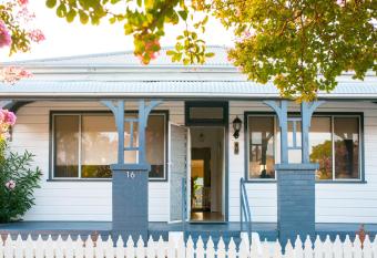 Livy Lou s Cottage allows 18 year olds to book a room