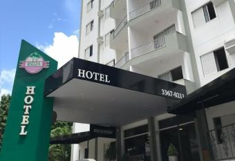 Hotel do Bosque allows 18 year olds to book a room