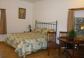 Abbey Archway Inn has Smoking rooms