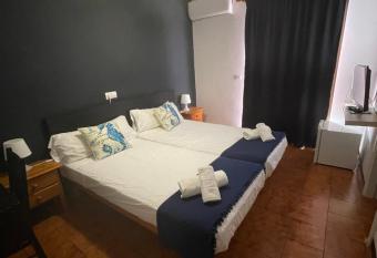 Hostal Bale  ric has Balcony rooms