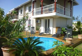 Les Villas du Golf 1 has Balcony rooms