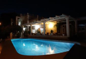 Hostal Residencial La Paloma has Balcony rooms