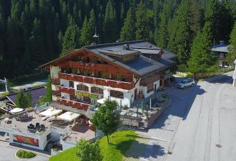 Hotel Almhof has Balcony rooms