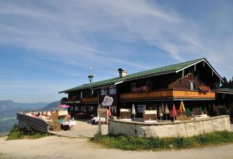 Angerer Alm has Balcony rooms