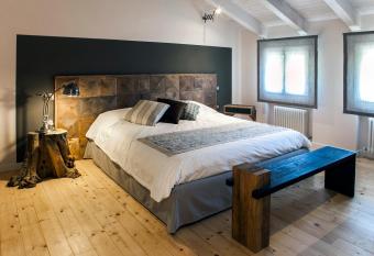 El pavejo has Balcony rooms