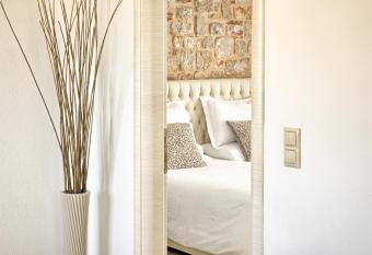 G&K Stones Suites has Balcony rooms