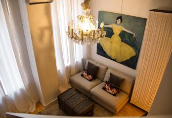 exklusiv Studio allows 18 year olds to book a room