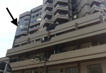 LINDO APARTAMENTO EM MEIA PRAIA-1 quadra do mar! Melhor localiza    o! allows 18 year olds to book a room