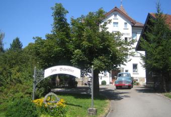Hotel Restaurant Belvedere allows 18 year olds to book a room