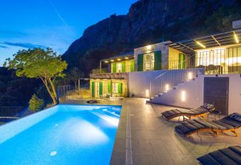 VILLA 2M has Smoking/Balcony rooms