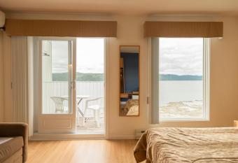 Auberge de la Rivi  re Saguenay has Balcony rooms