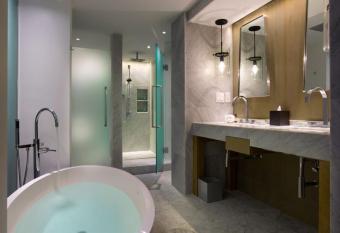 Hotel Victor South Beach has Balcony rooms