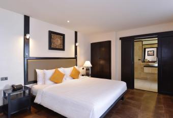 Andaman White Beach Resort - SHA Plus has Balcony rooms