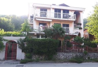 Villa Maja has Balcony rooms