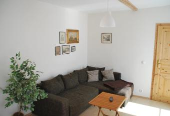 Ratstra  e im Kyffh  user - krumm & schief allows 18 year olds to book a room