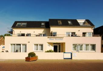 Appartement-Service-Laboe Haus Seewind allows 18 year olds to book a room