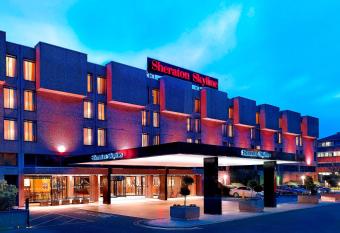 Sheraton Skyline Hotel London Heathrow allows 18 year olds to book a room