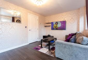 Amersham Park Apartment has Balcony rooms