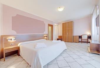 Hotel Grotto Bagat has Balcony rooms